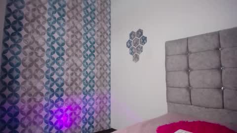 valen_luxxx online show from January 9, 7:59 pm