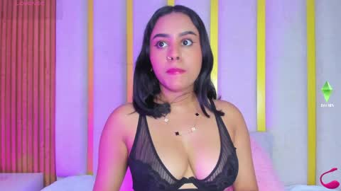Snapshot of valen_petty chatting on April 24, 7:38 pm Valen online show from April 24, 7:38 pm