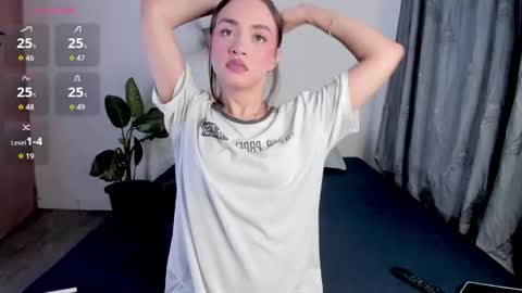 Snapshot of valen_thompson chatting on June 12, 11:57 pm IG-valen mendoza99 twitter valenthompson99 online show from June 12, 11:57 pm