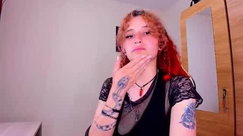 Snapshot of valent_27 chatting on September 25, 5:22 am Valentina online show from September 25, 5:22 am
