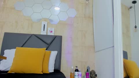 Velentina  online show from November 2, 12:51 pm