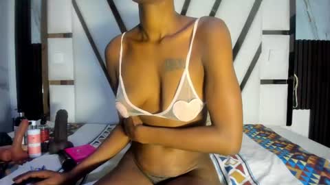 Snapshot of valentina_eboni chatting on June 11, 1:49 am Sharon online show from June 11, 1:49 am