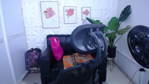 Valentina  online show from November 30, 4:49 am