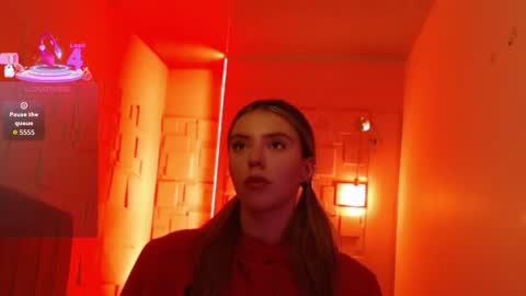 Snapshot of valentina_red18 chatting on February 7, 1:48 pm Valentina online show from February 7, 1:48 pm