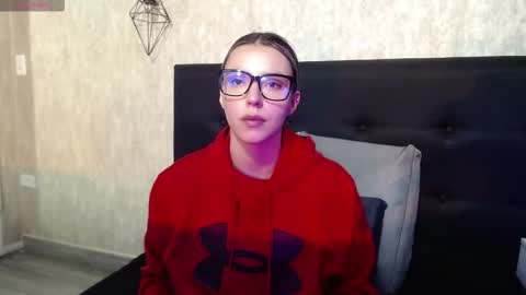 Snapshot of valentina_red18 chatting on February 22, 3:43 pm Valentina online show from February 22, 3:43 pm