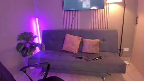 Snapshot of valentina_vegaa chatting on February 7, 11:41 pm Val online show from February 7, 11:41 pm