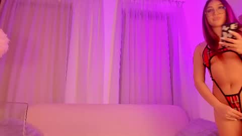 Snapshot of valentinamonroee_ chatting on June 21, 7:27 pm Valentina online show from June 21, 7:27 pm