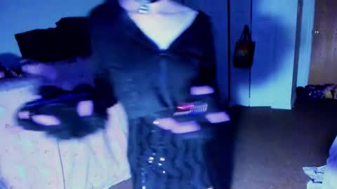 Snapshot of valentinas_dream chatting on September 15, 12:32 am Tina Bates online show from September 15, 12:32 am