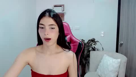 Snapshot of valentinasweet_ chatting on November 3, 12:46 am Valentina online show from November 3, 12:46 am