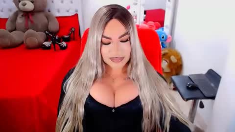 Snapshot of valentinaxqueen chatting on October 3, 12:51 am online show from October 3, 12:51 am