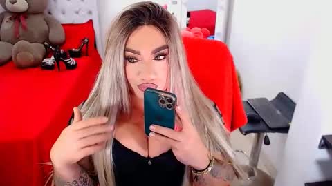 Snapshot of valentinaxqueen chatting on October 5, 12:53 am online show from October 5, 12:53 am