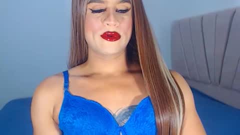 Snapshot of valentinaxxxdoll chatting on December 5, 6:26 pm VALENTINA online show from December 5, 6:26 pm