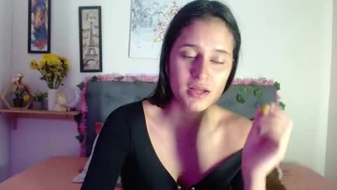 V A L E N T I N I online show from September 21, 7:59 pm