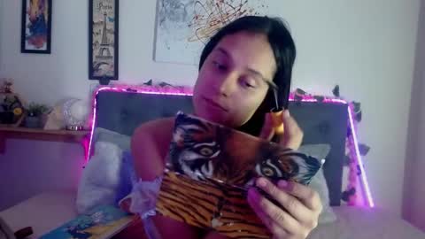 V A L E N T I N I online show from November 9, 8:07 pm