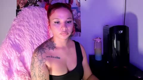 Snapshot of valentinna_5 chatting on January 14, 3:11 am Danielle Please help me to reach 300 thumbs up online show from January 14, 3:11 am