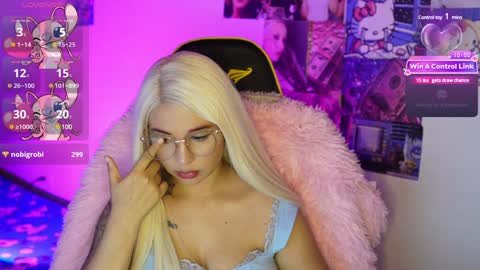 Snapshot of valentinna_5 chatting on February 2, 11:21 pm Danielle Please help me to reach 300 thumbs up online show from February 2, 11:21 pm