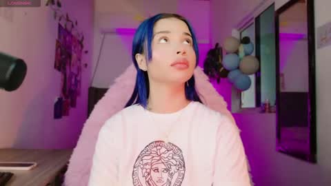 Snapshot of valentinna_5 chatting on November 2, 3:36 pm Danielle Please help me to reach 300 thumbs up online show from November 2, 3:36 pm