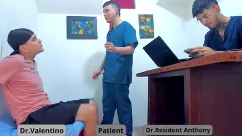 Snapshot of valentino_bel chatting on February 2, 8:51 pm Nick online show from February 2, 8:51 pm