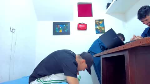 Snapshot of valentino_bel chatting on February 3, 4:12 pm Nick online show from February 3, 4:12 pm