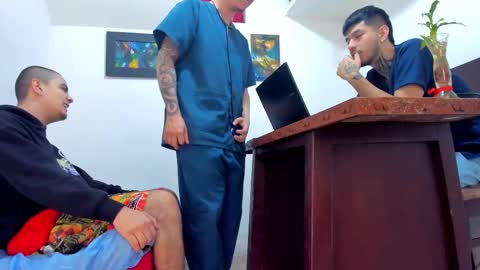 Snapshot of valentino_bel chatting on February 5, 2:00 pm Nick online show from February 5, 2:00 pm