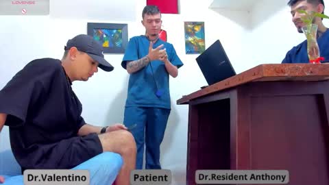 Snapshot of valentino_bel chatting on February 6, 1:58 pm Nick online show from February 6, 1:58 pm