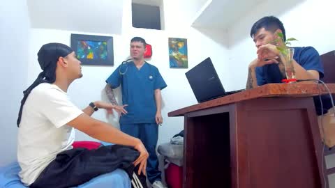 Snapshot of valentino_bel chatting on February 10, 2:21 pm Nick online show from February 10, 2:21 pm