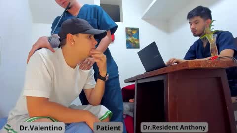 Snapshot of valentino_bel chatting on February 11, 4:34 pm Nick online show from February 11, 4:34 pm