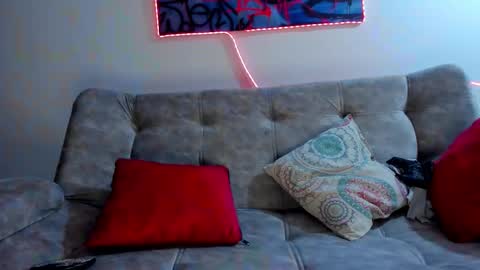 Snapshot of valentino_bel chatting on February 27, 3:12 pm Nick online show from February 27, 3:12 pm