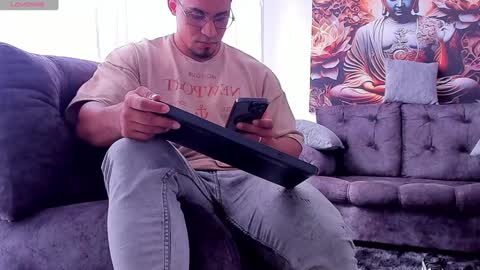 Snapshot of valentino_dossantos chatting on December 21, 7:38 pm online show from December 21, 7:38 pm