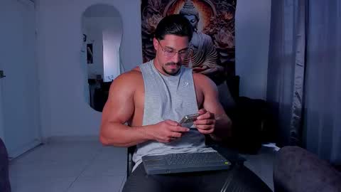 Snapshot of valentino_dossantos chatting on October 17, 8:11 pm online show from October 17, 8:11 pm