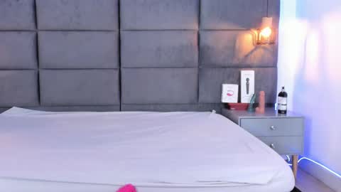 valentino moon online show from September 15, 3:17 am