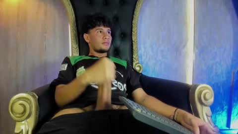 Snapshot of valentino_russo chatting on February 18, 3:19 pm VALENTINO online show from February 18, 3:19 pm