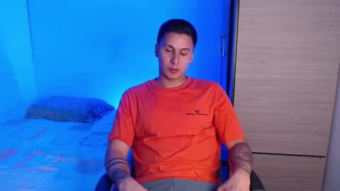 VALENTINO online show from December 21, 10:39 pm