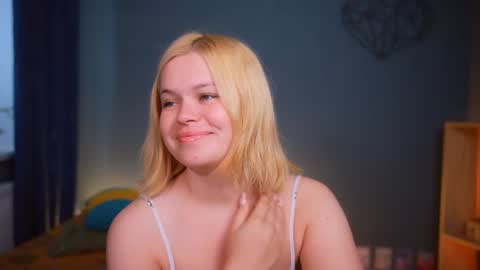 valeri______ online show from July 9, 7:01 am