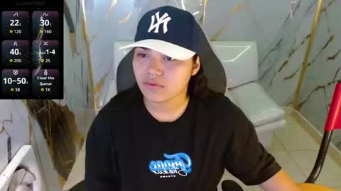 valeri_harpers4 online show from April 7, 5:19 am