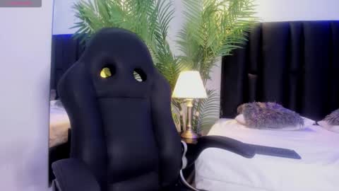 valeri_tafur online show from October 18, 11:00 am