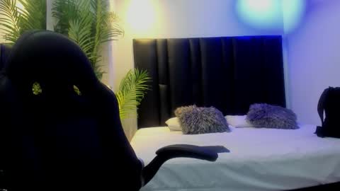 valeri_tafur online show from November 7, 11:10 am