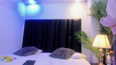 valeri_tafur online show from December 2, 11:04 am