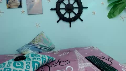 Snapshot of valeria18sexy chatting on November 3, 1:19 am valeria online show from November 3, 1:19 am