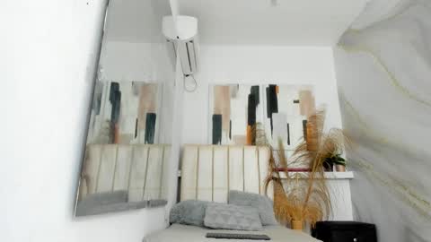 Snapshot of valeria_charris chatting on February 4, 12:00 pm vale online show from February 4, 12:00 pm