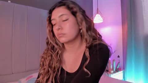 valeria_rouse28 online show from December 14, 8:35 pm