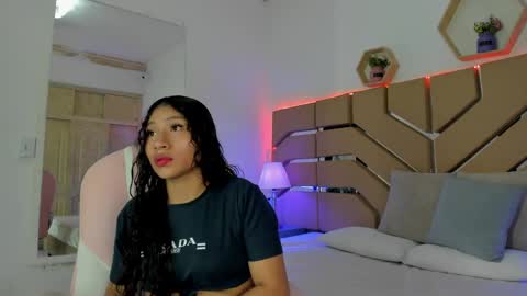 Snapshot of valeria_usuga chatting on May 2, 11:48 am valeria_usuga online show from May 2, 11:48 am