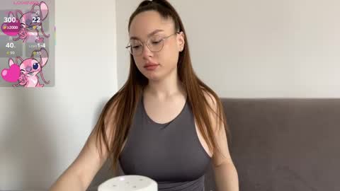 Snapshot of valeria_vibe chatting on May 2, 3:22 am valeria_vibe online show from May 2, 3:22 am