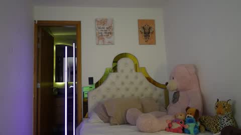 Snapshot of valeriecollinss_ chatting on December 19, 6:04 pm valeriecollinss_ online show from December 19, 6:04 pm