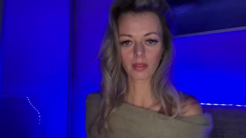 Valerie  online show from December 5, 9:00 pm