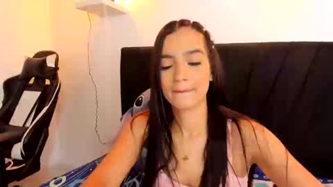 Snapshot of valeriie_pretty chatting on February 4, 11:49 pm Vale online show from February 4, 11:49 pm