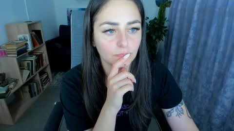 Valerie online show from June 1, 9:49 pm