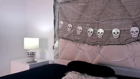 valerri_ online show from October 23, 1:10 pm