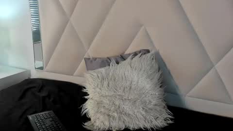 valerri_ online show from November 11, 2:17 pm