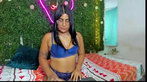 Snapshot of valery_021 chatting on December 4, 11:35 pm Valery online show from December 4, 11:35 pm